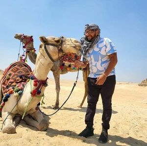 Meet your Posher, Husam